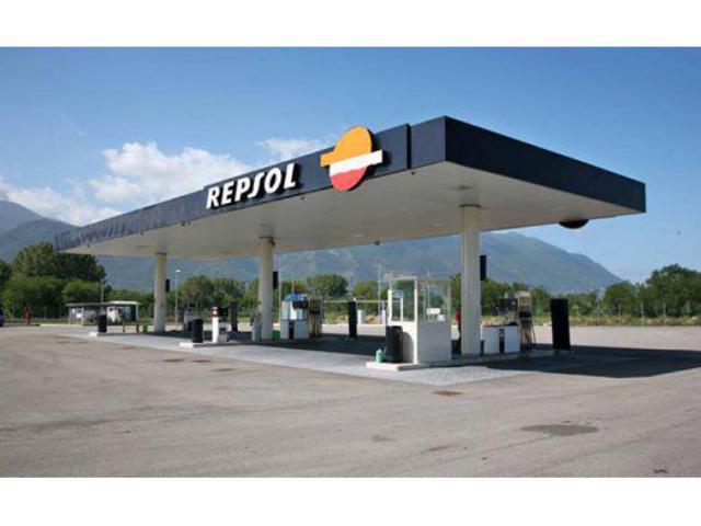 Stazione di Sevizio Bar distribuzione carburanti Repsol "Sara"