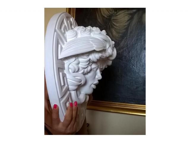 Dalla mitologia classica la Medusa scultura diametro 45 cm
