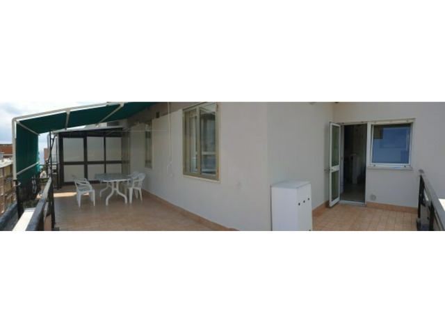 Affitto spazioso attico panoramico ideale per vacanze con famiglia in Borghetto Santo Spirito (Sv)