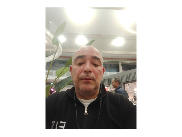 Cerco uomini per amicizia e relazione seria e durata